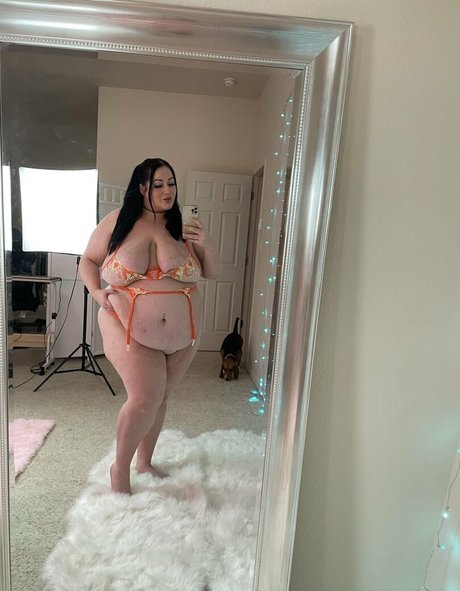 フィットネス熟女オンリーファンズ アート裸 写真