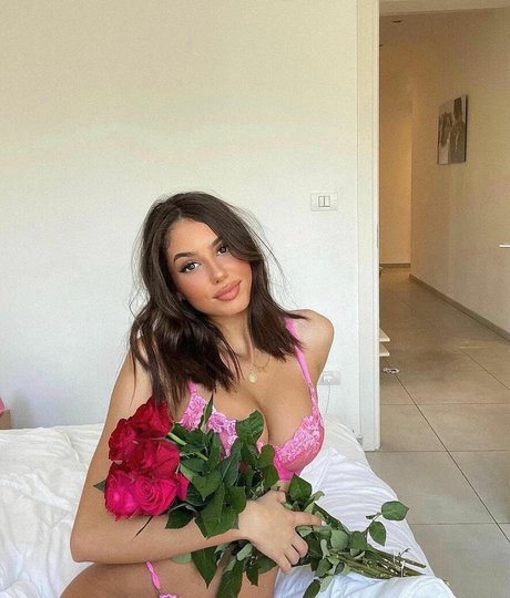 Liya Noga スター 裸 画像