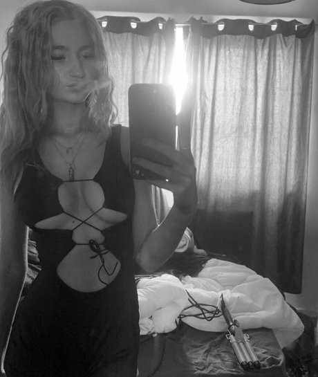 巨乳オナニーオンリーファンズ えろ 写真