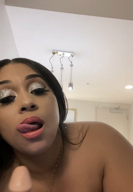 ヌード熟女オンリーファンズ 無料セックス 写真