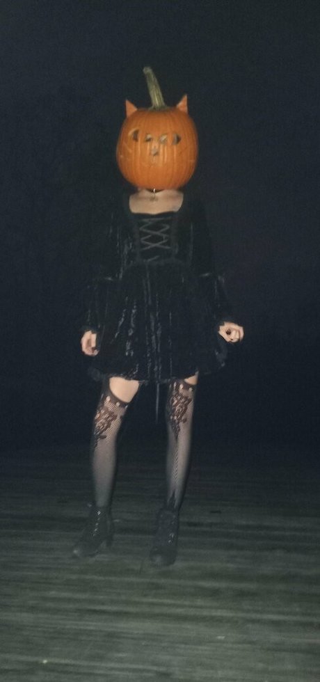 小さいチンポのシーメールオンリーファンズ エロチック 写真