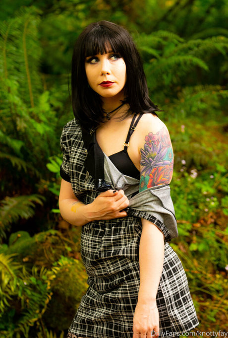 knottyfay 最高のモデル 写真