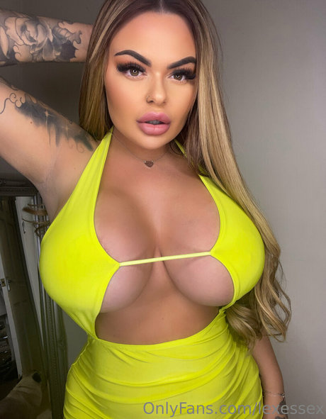 熟女のおっぱいオンリーファンズ 無料ヌード 写真