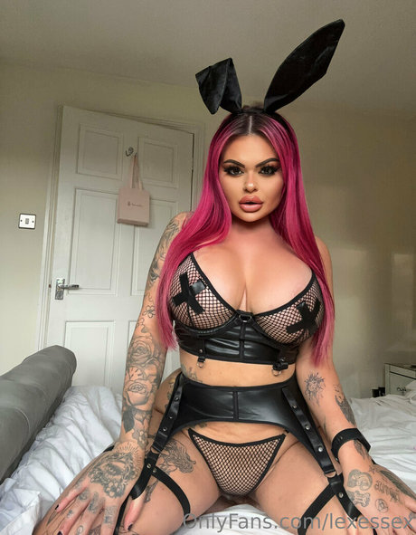 キッチンセックスオンリーファンズ セクシーヌード 画像