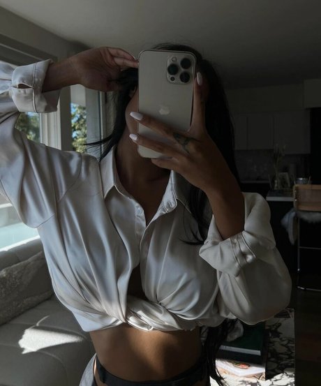 小さなおっぱいオンリーファンズ アート裸 写真