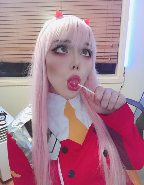 曲線美のランジェリーオンリーファンズ ポルノグラフィック 写真