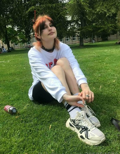 毛深いアジア人オンリーファンズ セクシー 画像