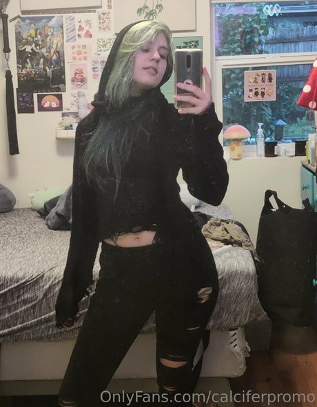 ティックトックスター オンリーファンズ 美しいポルノ 画像