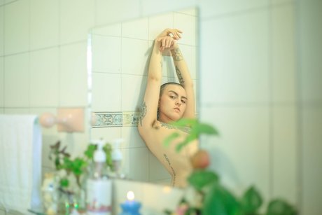 Satan s Raccoon ポルノモデル 写真