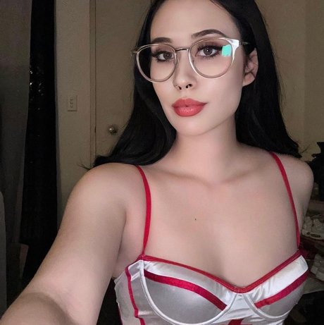 Sasha Bummer ホットスター 画像