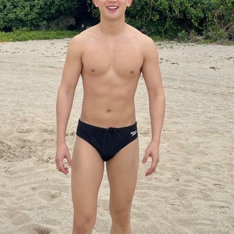 saran read bio_ 美しいモデル 画像