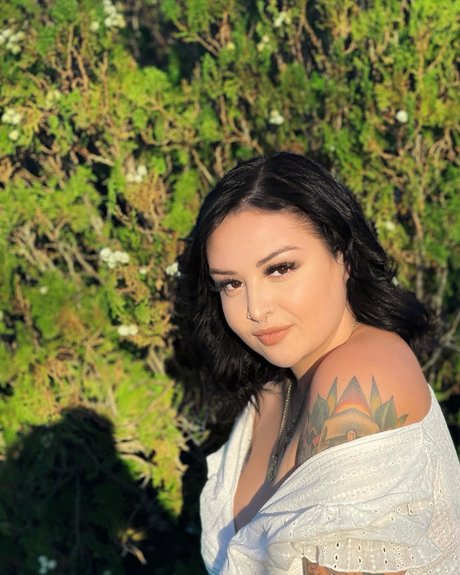 大学のアジア人オンリーファンズ ヌード 画像