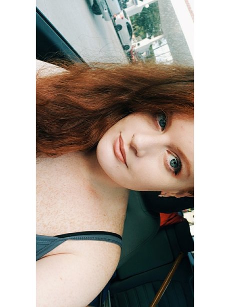 Scarlet Grace_ 裸モデル ギャラリー