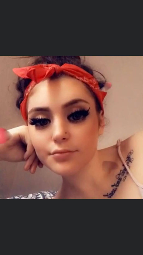 Chea ポルノモデル 写真