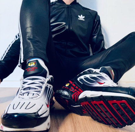 sneax berlin スター 裸 画像