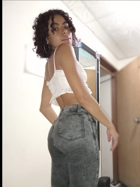 Yolandi Daza 無料女優 画像