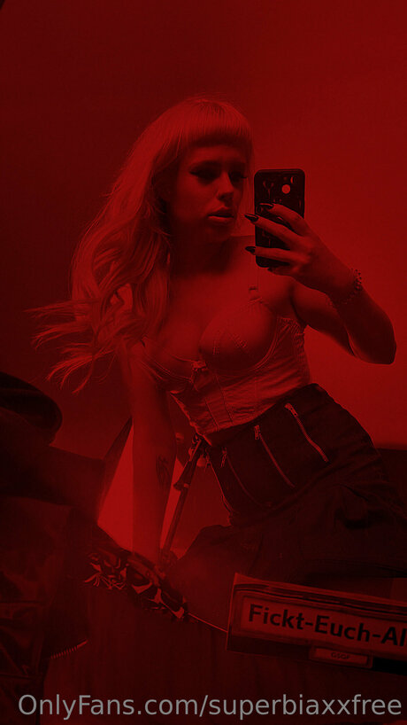 Superbia かわいいポルノスター 写真