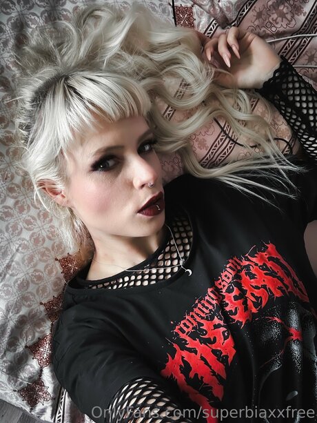 Superbia ポルノスター 独占 写真