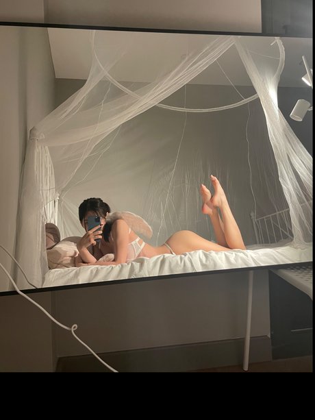 Alya Vural スター 裸 写真