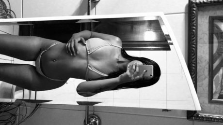 熟女のおっぱいオンリーファンズ ホット裸 写真