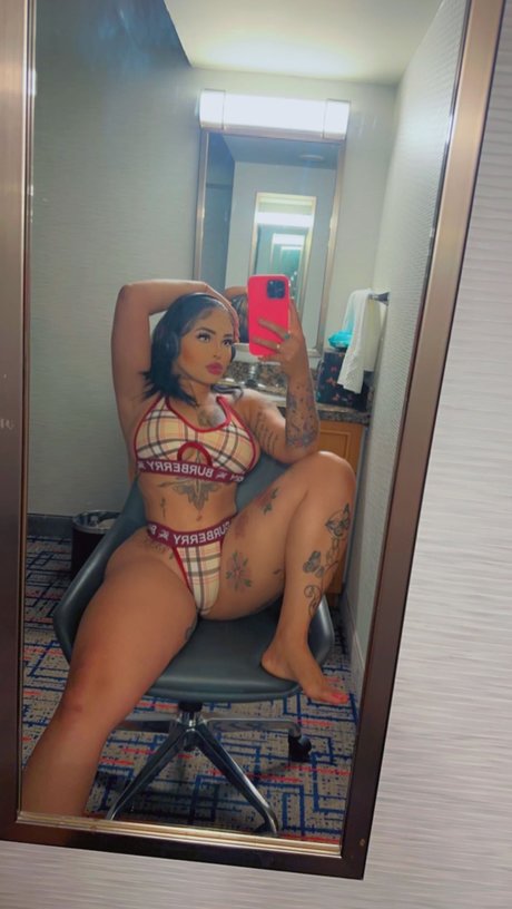 The queen ポルノモデル 画像