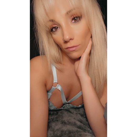 Lil Momma B 完璧なモデル アーカイブ