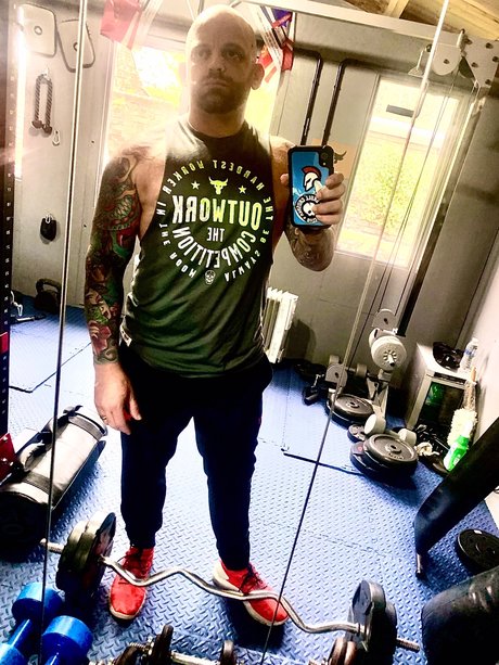 陸軍の熟女オンリーファンズ セクシーヌード 写真