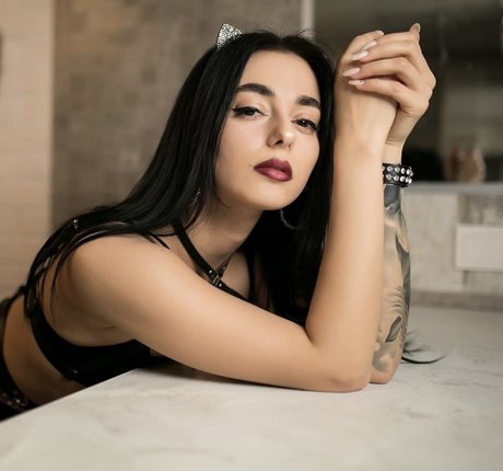 Slastena 完璧なモデル 写真