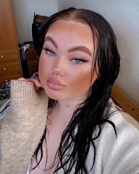 Lucy grossett セックスモデル 画像