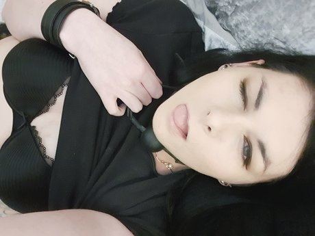 足 マンコ オンリーファンズ アート裸 画像