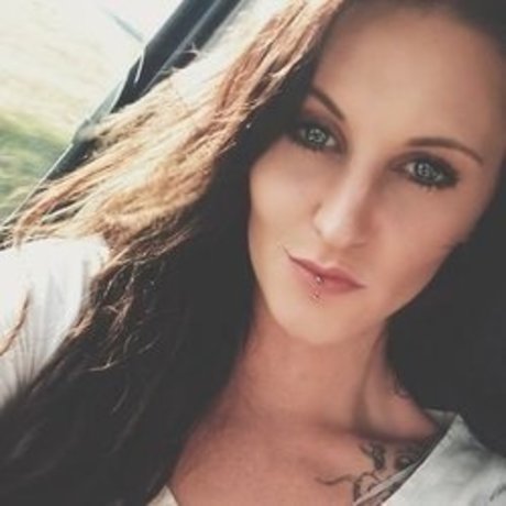 HotYoungMilf69 ヌード女優 画像