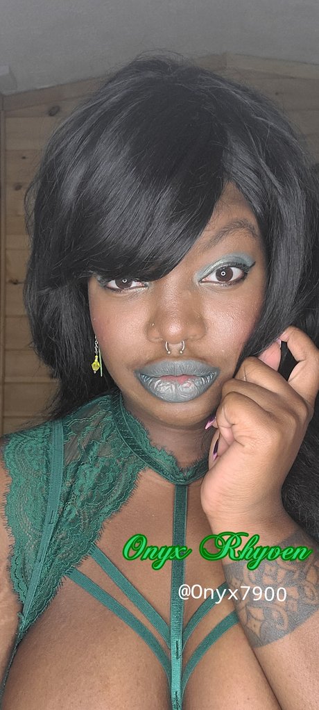 足 マンコ オンリーファンズ 美しいヌード 画像