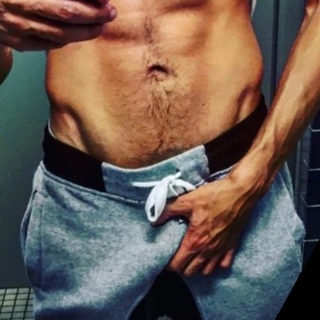 Slim Is Packin Heat_ ポルノスター アダルト 画像