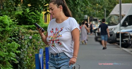 Candid Bralessday ヌードモデル 写真