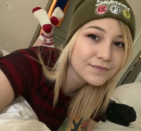 キティ・ウェット・オンリーファンズ 無料セクシー 写真