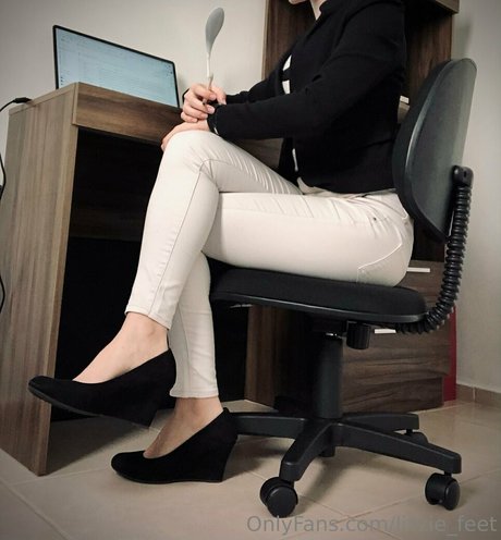 lizzie feet 高品質のスター 写真