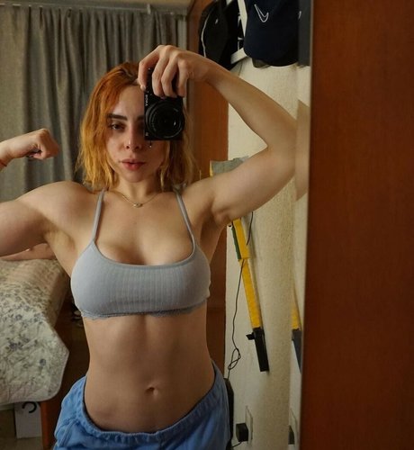 ぽっちゃりティーンオンリーファンズ ホットヌード 写真