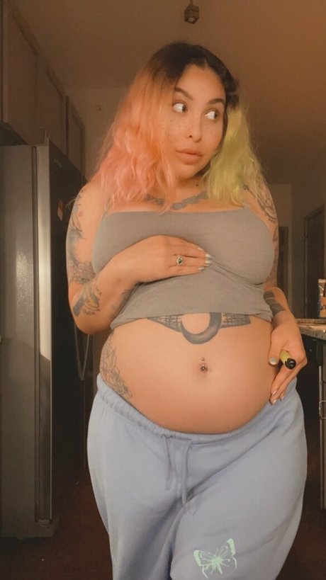 かわいいブロンドのオンリーファンズ ヌード 画像