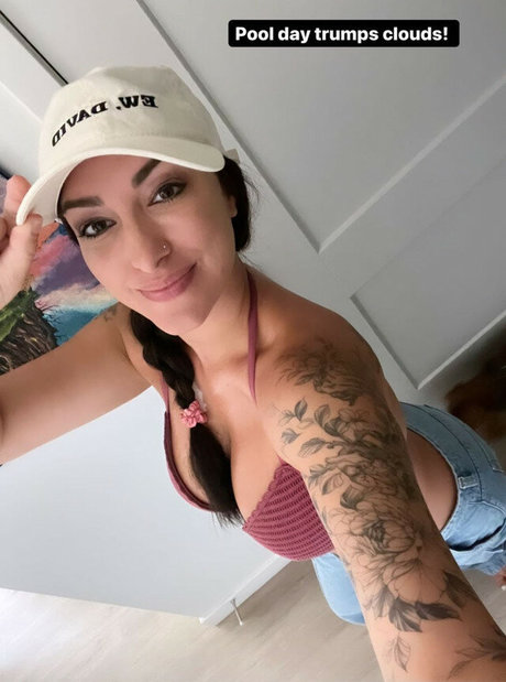 Katiepurrs エロティックなモデル 写真