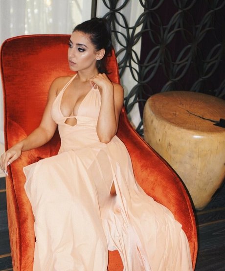 オタクなティーンのオンリーファンズ ヌード 画像