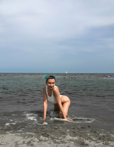 クリーミーなプッシーオンリーファンズ セクシー裸 写真