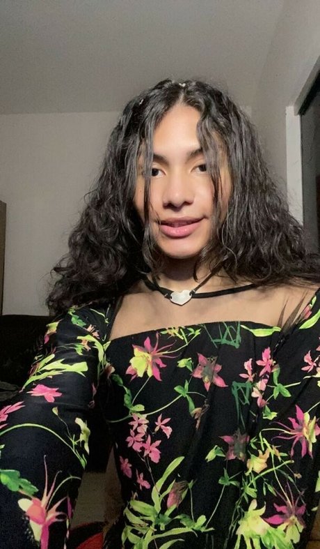 毛深いラテン系オンリーファンズ 美しいヌード ギャラリー