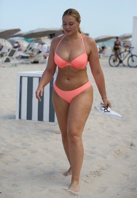 巨乳アマチュアオンリーファンズ エロチック 写真