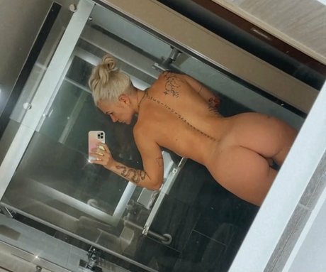 Taylor Hughs ポルノモデル 画像