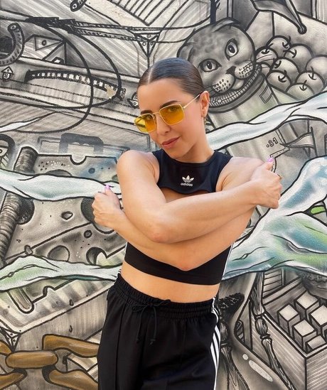 Erika Sanz アートスター ギャラリー