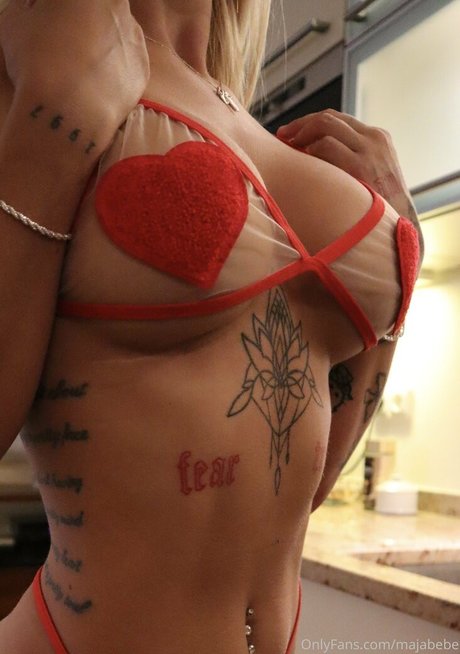 Majabebe エロティックなスター 写真