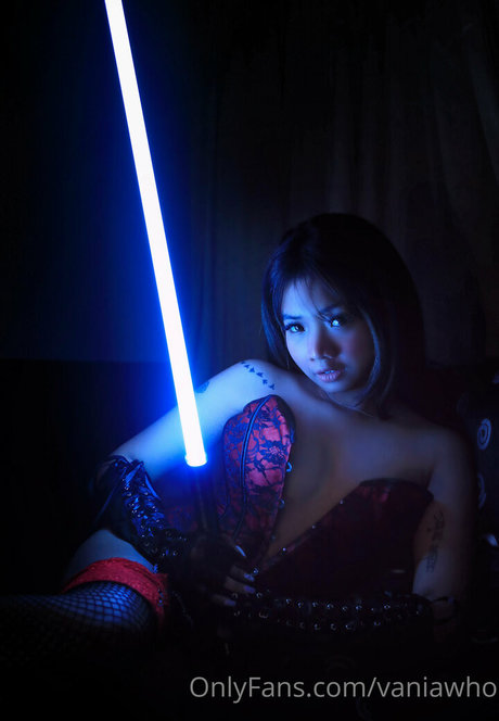 vaniawho ヌードスター 写真