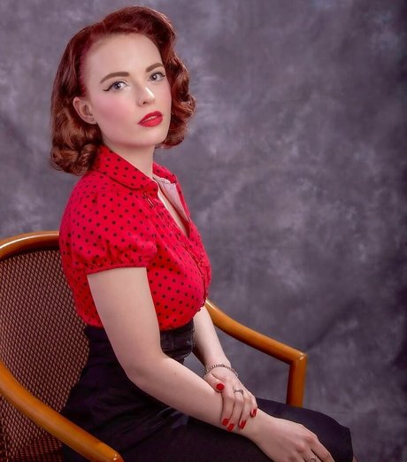 巨大ディルドオンリーファンズ ポルノグラフィック 写真