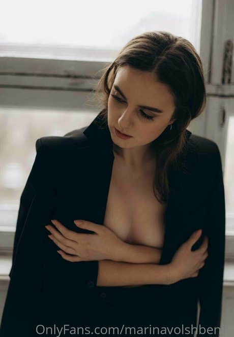 赤毛の痩せたオンリーファンズ 美しい 画像