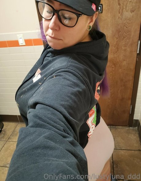 lustyluna ddd ポルノモデル 写真